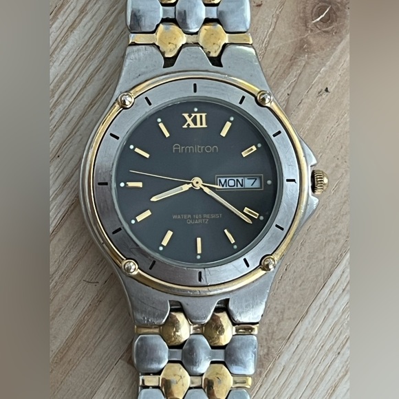 Armitron Men’s Watch Vintage Two Tone Bracelet Black Dial Day Date Window - Picture 5 of 11